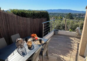 Outdoor dining - House-Exceptional view-Private estate LE CAPITOU with swimming pools (Fréjus)