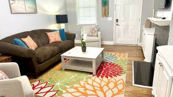 Älytelevisio, takka, videopelejä, kirjoja