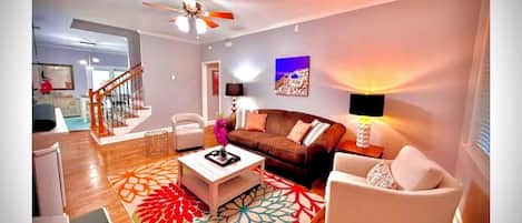 Een smart-tv, een open haard, videogames en boeken