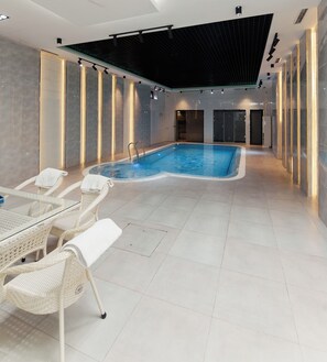 2 indoor pools