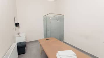 Espace de soins pour les couples, sauna, bain Ă remous, hammam, massages
