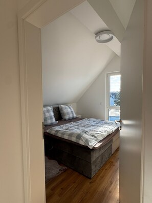 2 quartos, berço de viagem, Wi-Fi, roupa de cama