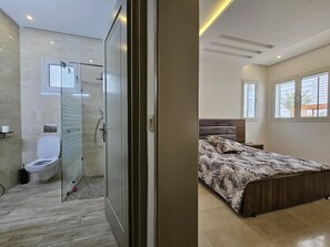 Hårføner, håndklær, såpe og toalettpapir