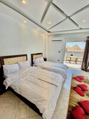 Hypo-allergenic bedding, minibar, individually decorated