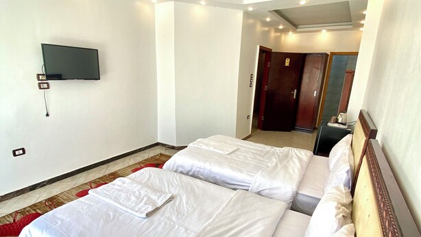 Bộ đồ giường kháng dị ứng, minibar, bàn 