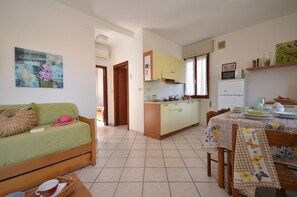Interior - Spacious family bungalow with private fenced garden near the beach (Lignano Sabbiadoro)