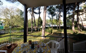 Outdoor dining - Nature lovers apartment in a peaceful area (Lignano Sabbiadoro)