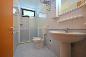 Douche, serviettes fournies