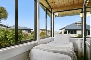 4 bedrooms, WiFi, bed sheets