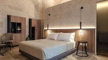 Deluxe Double Room | Minibar, in-room safe, desk, blackout curtains