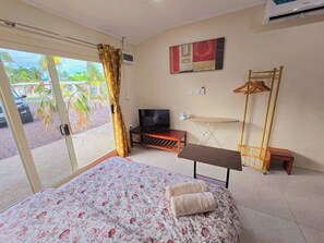 Iron/ironing board, WiFi, bed sheets - Seaside Exotic Studio: Walk to the seawall and Suva City: Free Wifi & Parking (Suva)