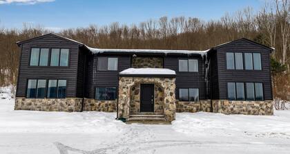 Ellicottville 2 miles to Holliday Valley Condo 1