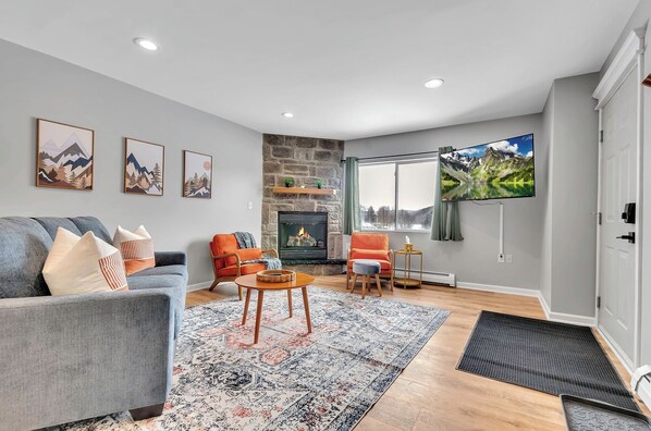 Smart TV, fireplace