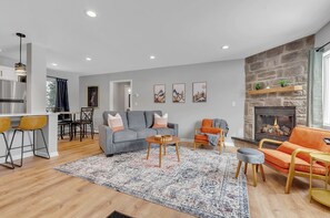Smart TV, fireplace - Ellicottville 2 miles to Holiday Valley Condo 4 (Great Valley)