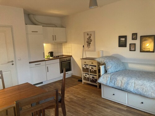 Zentral gelegene, kleine Ferienwohnung mit Küche und Duschbad