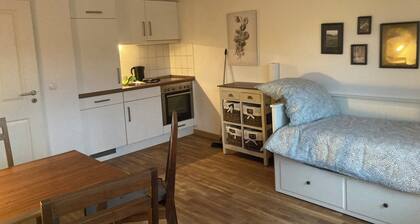 Zentral gelegene, kleine Ferienwohnung mit Küche und Duschbad