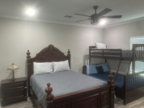 5 室のベッドルーム、アイロン / アイロン台、WiFi、ベッドシーツ