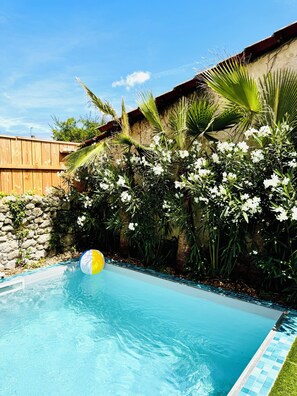 Pool - Beautiful house with garden and pool (Bordeaux)