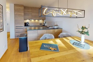 Réfrigérateur, four, plaque de cuisson, lave-vaisselle