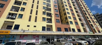 3-bedroom condo in delightful Dar es Salaam with AC, WiFi