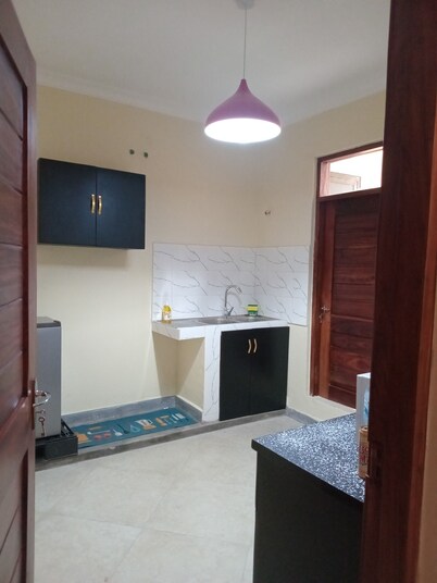 3-bedroom condo in delightful Dar es Salaam with AC, WiFi