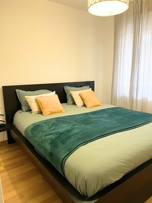 2 chambres, fer et planche à repasser, Wi-Fi, draps fournis