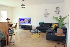 Living area - The SkyFall: superb apartment, terrace and parking space (Longwy)