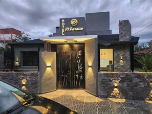 Fachada de la propiedad