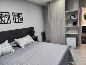 Minibar y caja de seguridad en la habitación 