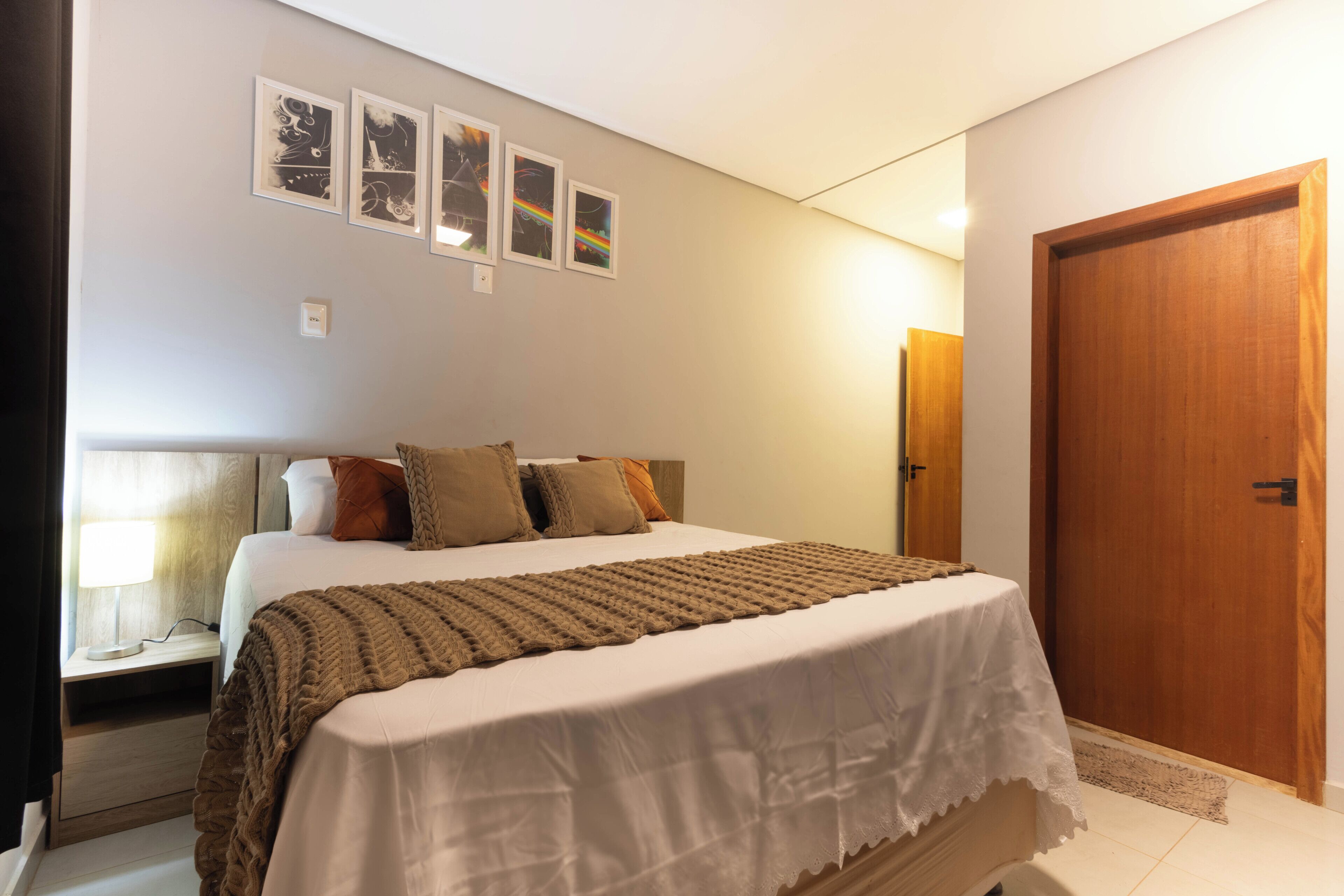3 bedrooms, desk, iron/ironing board, WiFi (free)