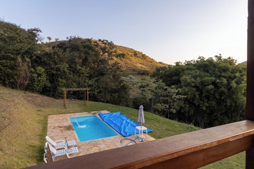 Rancho dos Sapos at the foot of the Minas Gerais mountains (Swimming pool, Hot tub)