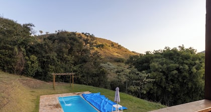 Rancho dos Sapos at the foot of the Minas Gerais mountains (Swimming pool, Hot tub)