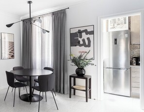 Unclassified image, 5 of 14, button