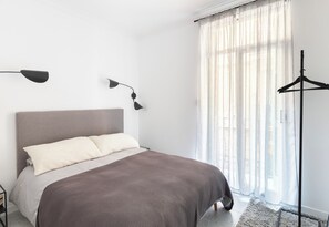 2 habitaciones, tabla de planchar con plancha, wifi y ropa de cama 