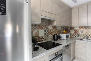 Unclassified image, 4 of 14, button