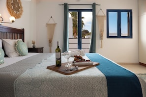 6 bedrooms, iron/ironing board, WiFi, bed sheets
