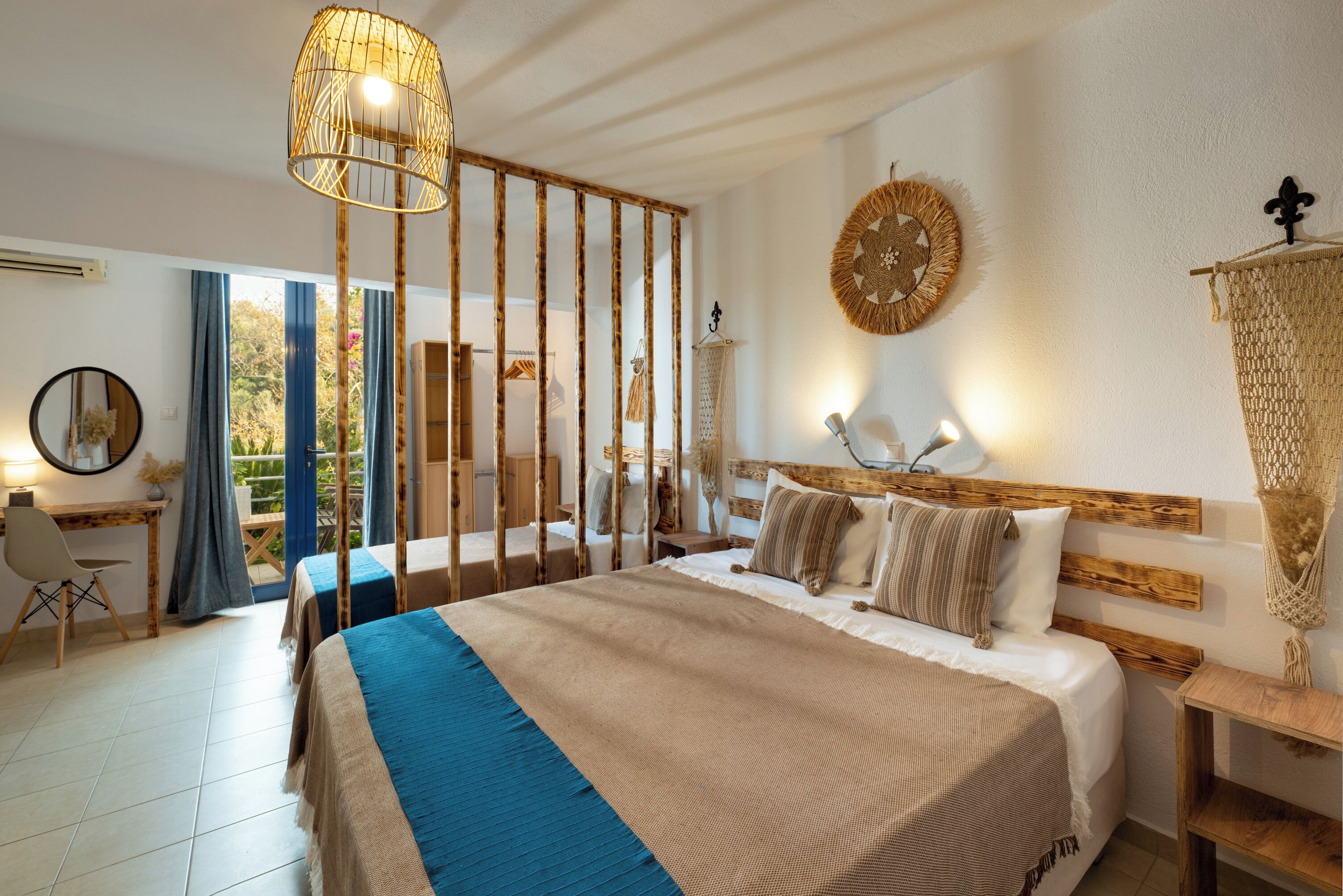6 bedrooms, iron/ironing board, WiFi, bed sheets
