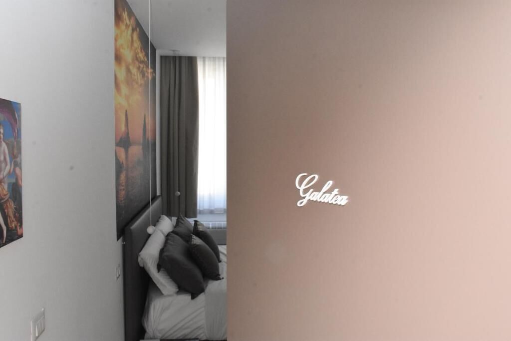 Comfort Room, City View | In-room safe, desk, laptop workspace, blackout drapes