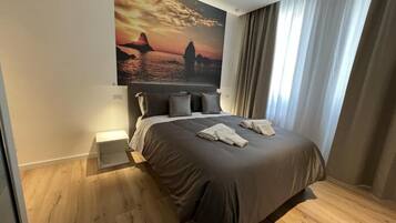 Comfort kamer, uitzicht op stad | Een kluis op de kamer, een bureau, een laptopwerkplek