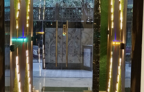 ฝ่ายต้อนรับ