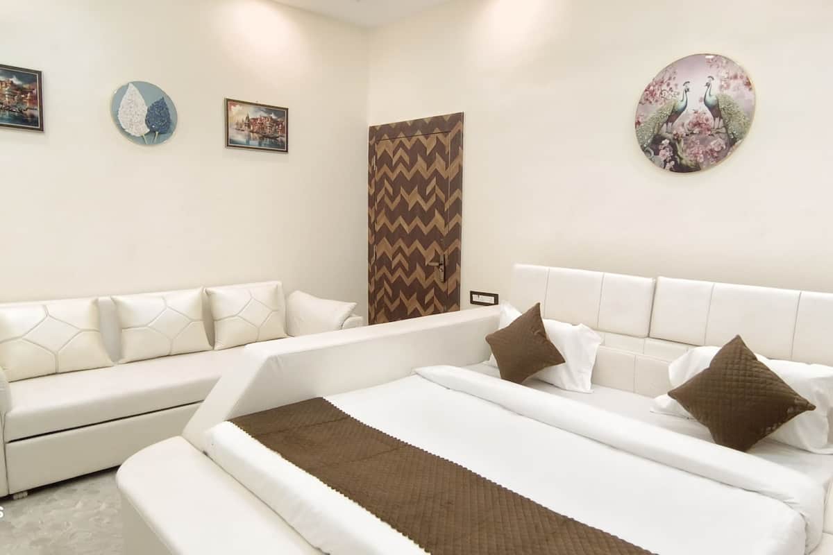 Premium Double Room | 1 bedroom, soundproofing, free WiFi