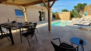 A covered patio area with a pool, outdoor seating, and a wooden structure. - Villa Porto Vecchio, near beach, 8/10 pers (sainte lucie de Porto vecchio)