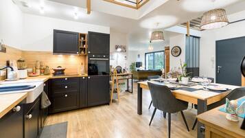 Coffee/tea maker, fridge, microwave, oven