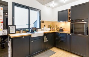Kühlschrank, Mikrowelle, Ofen, Geschirrspüler