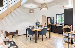Dining - Amazing home in Venon with WiFi (Venon)