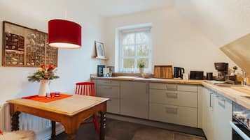 Kühlschrank, Ofen, Herdplatte, Geschirrspüler