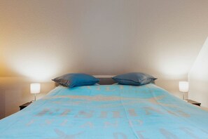 1 habitación, tabla de planchar con plancha, wifi gratis y ropa de cama
