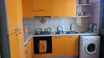 Micro-ondes, four, plaque de cuisson