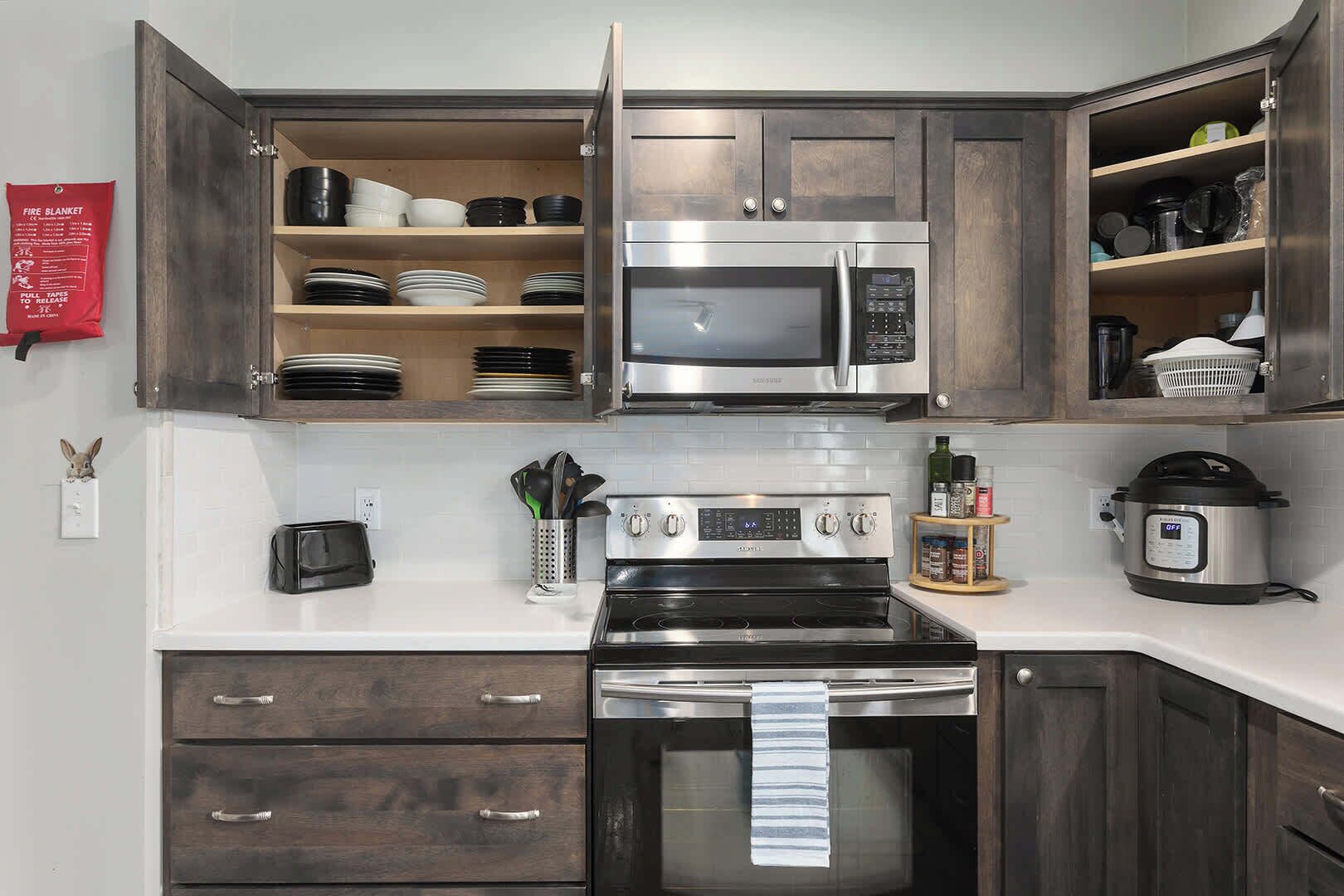 冷蔵庫、電子レンジ、コンロ、食器洗い機