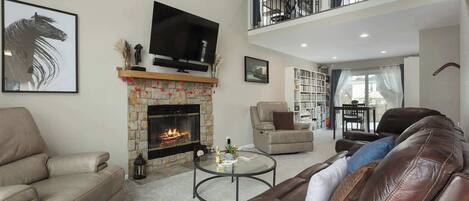 Télévision, cheminée